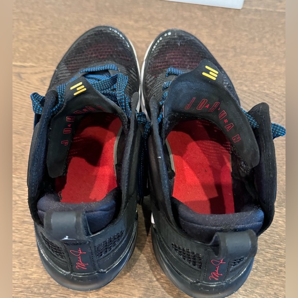 ** SOLD**Air Jordan XXXVII youth size 7 - Picture 5 of 10